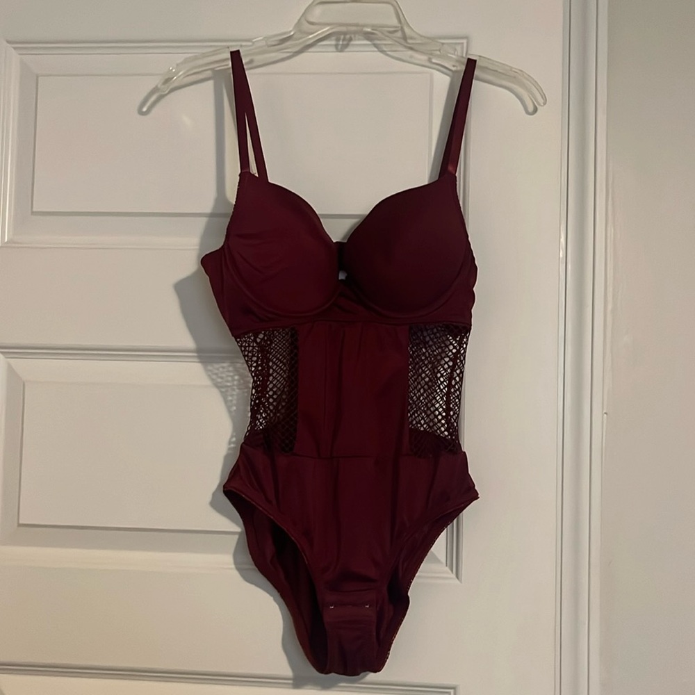 NEVER WORN Inteco Intimates brand bodysuit, size L/7 maroon